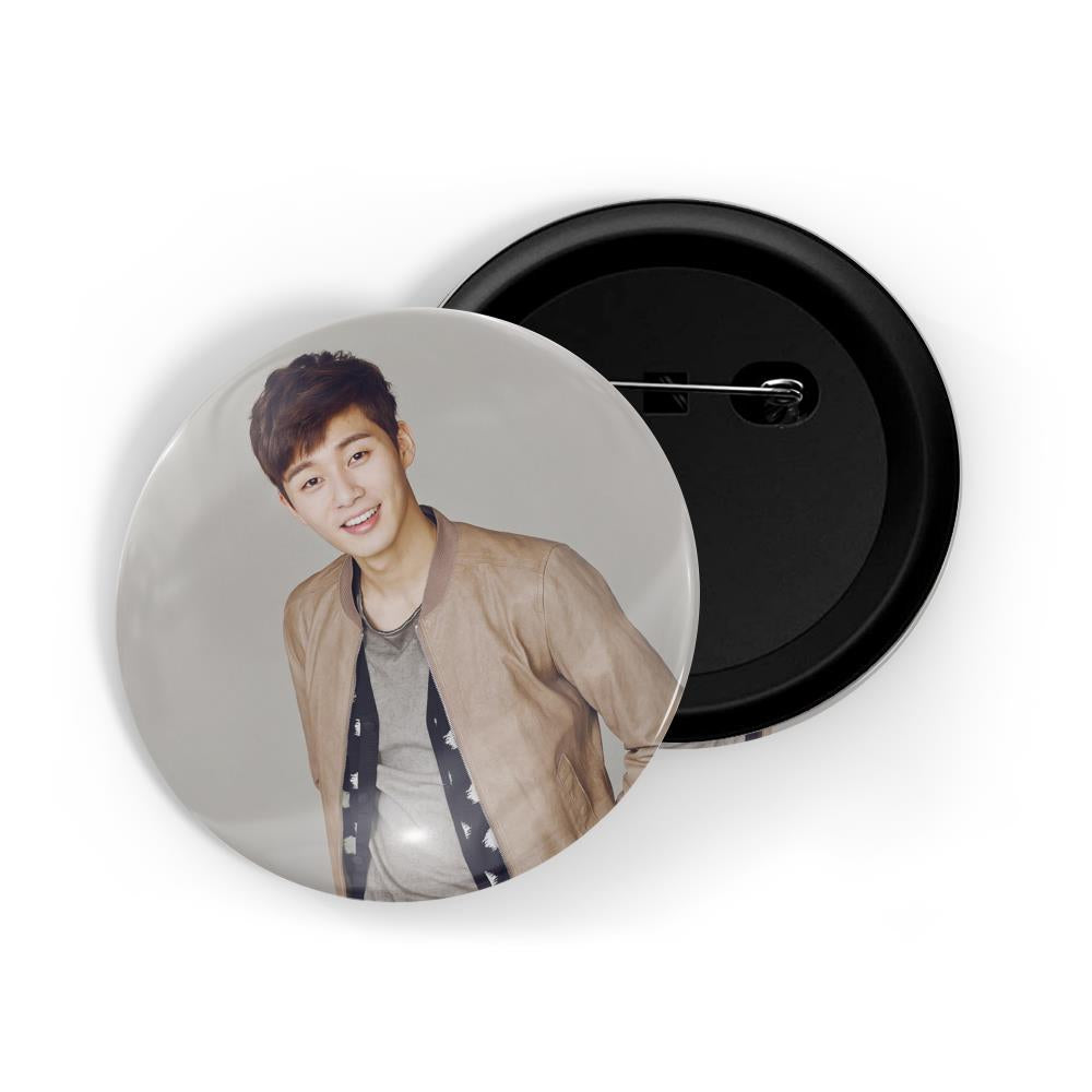 dhcrafts Round Pin Badges Multicolor Gong Yoo D4 Glossy Finish Design Pack of 1 (58mm)